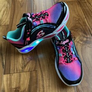 Skechers Girls' S Lights Shimmer Beams  Size 4